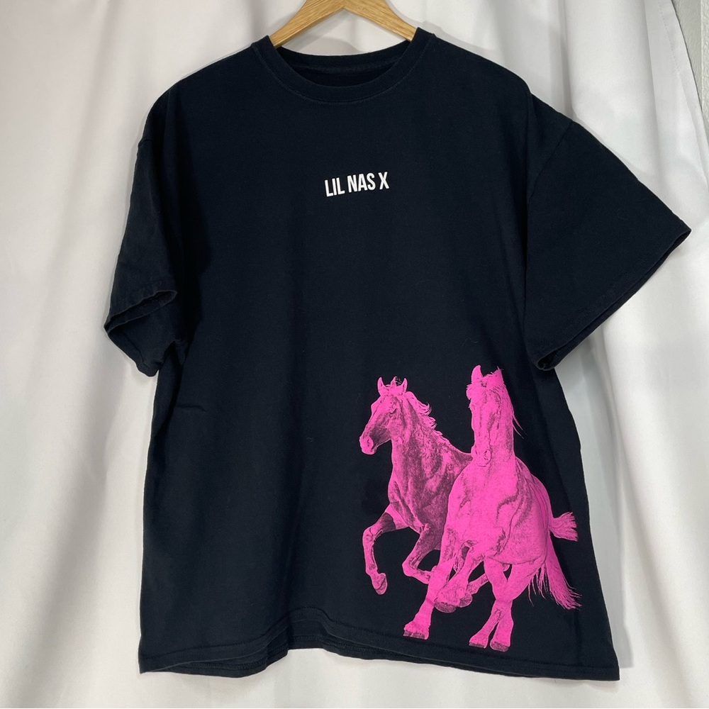 The Thread Shop black Lil Nas X pink horses graphic band tee sz XL